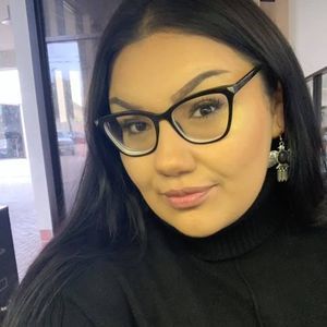 Meet your Posher, Yesi